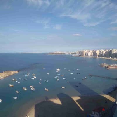  شقة للإيجار اليومي – ميامي كورنيش الإسكندرية (عالبحر مباشر)   مواصفات الشقة: مساحة 200 متر 3 غرف نوم كبار