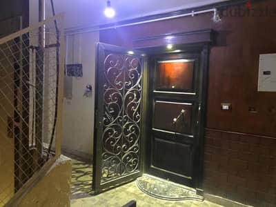 شقة لقطة في اهم موقع على شارع الجيش الرئيسي