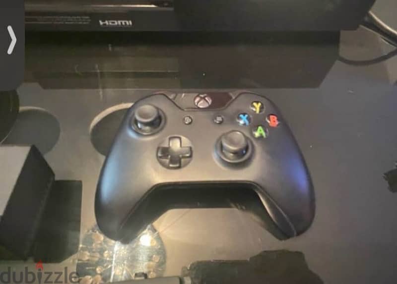 xbox one with controller 2