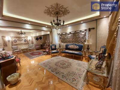 Apartment for sale, 300 square meters, prime location in Old Maadi, Al Ittihad Square