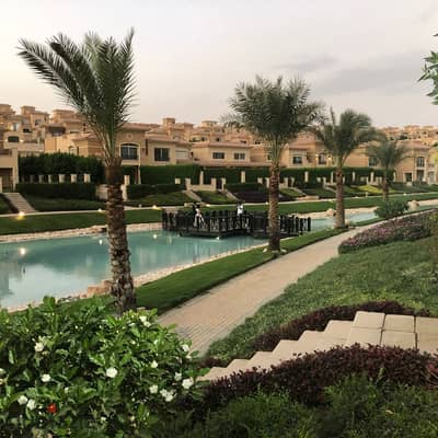 فيلا جاهزة علي السكن داخل كمبوند ستون بارك التجمع الخامس