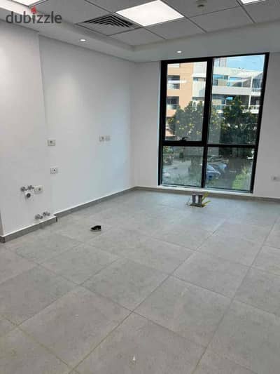 A distinguished clinic for rent in the First Settlement, Lamirada Plaza
