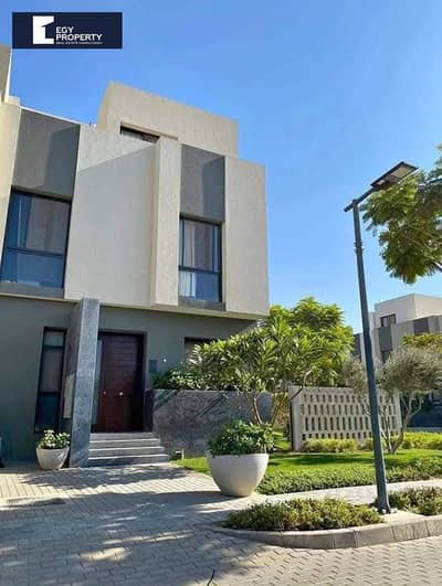 بموقع خيالي  فيلا بحمام سباحة خاص متشطبة بالكامل للبيع في كمبوند البروج - الشروق