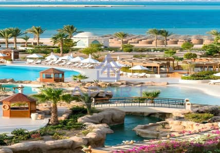 شاليه 2 غرفه للبيع باطلاله مزدوجه على البحر و لاجون بقسط على 7 سنين متشطبه بالكامل باقل سعر في البحر الاحمر