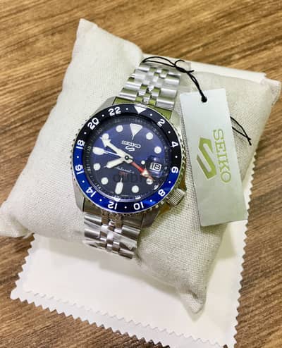 سيكو جديدة أصلية زيرو لم تستعمل نهائيا Seiko GMT SSK003K1