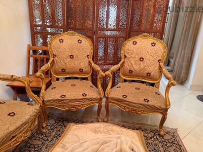 صالون مدهب زان كنبه وكرسيين ومنضده رخام والقماش ممتاز من مارديني