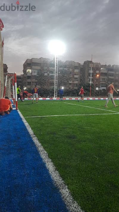 ملعب كرة قدم خماسى  للبيع بحالة الزيرو كامل بمشتملاته