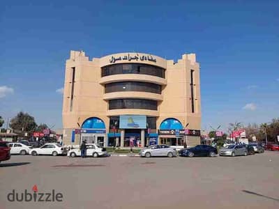 محل تجاري للبيع بالمعادي   جراند مول   85 م لوكس  أمام السلم الكهربائي  مباشر    دور ارضي فاتح فيها كل البرندات