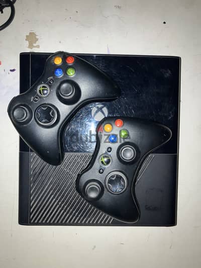 Xbox 360 مع جميع مشتملاته