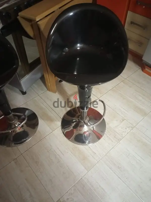 تربيزة مطبخ وكرسيين بار65595027463042120