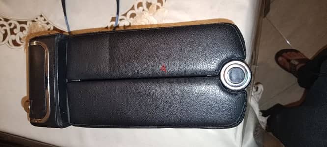 مسند يد وسط مدعم usb وارد الخارج