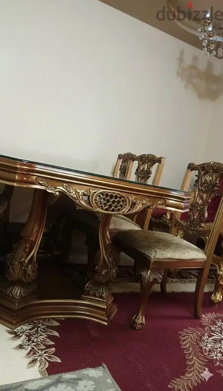 Used Dining Room Set in Brand-New Condition