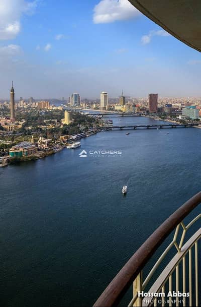 شقة بخدمة فندقية (متشطبة + الفرش + الاجهزة + التكيفات) اوبن فيو علي النيل + الاهرامات | بعائد سنوي بالدولار | بالقرب من الزمالك علي كورنيش النيل