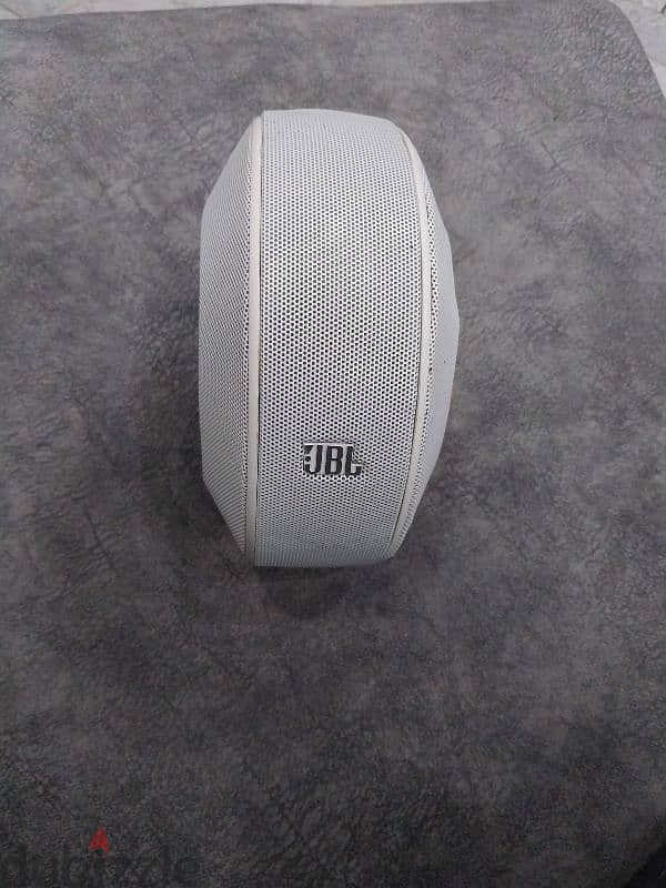 مكبر صوت JBL 1
