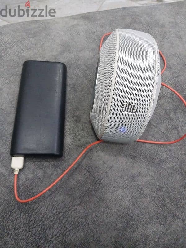 مكبر صوت JBL 5