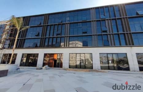 مكتب للايجار بسعر لقطة فيو البلازا في ليك تاون مول بكمبوند ليك فيو Lake View - التجمع الخامس