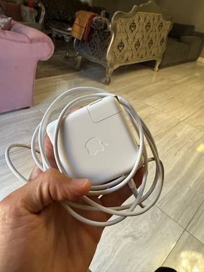 Apple MacBook pro 13 inch charger USB-C 61w