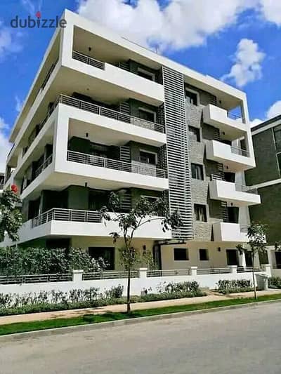 Apartment for sale with a private garden in installments, with a very special view of the landscape in front of Cairo Airport in the Heliopolis Extens