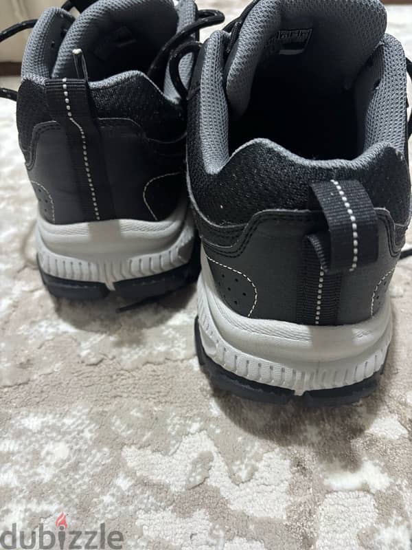 SKECHERS 4