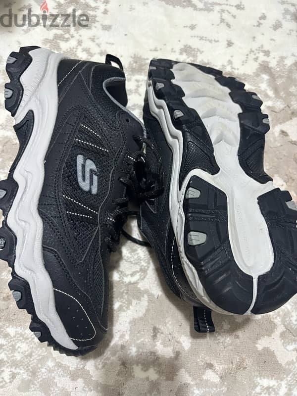 SKECHERS 5