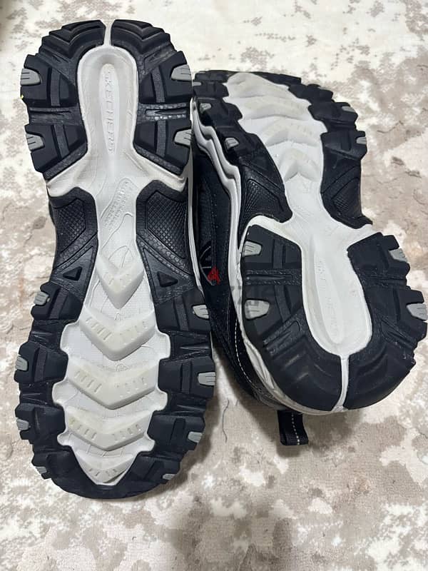 SKECHERS 6