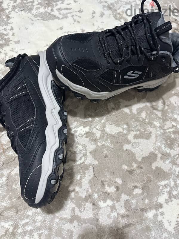 SKECHERS 9