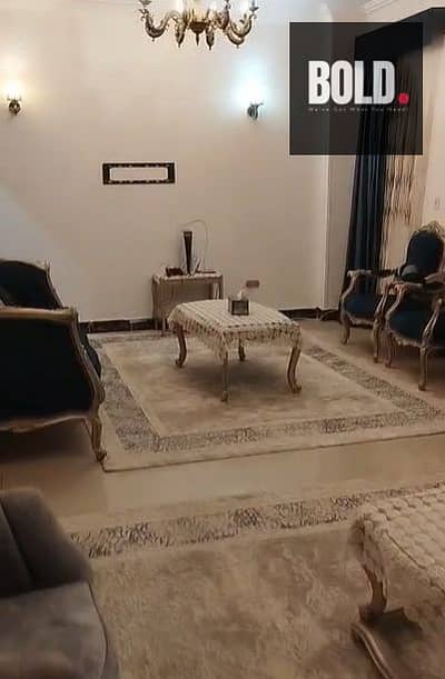 شقه لقطه للبيع 225متر متشطبه بالكامل في موقع مميز بجانب جميع الخدمات في الحي الرابع 6 اكتوبر - 4th District 6 October City
