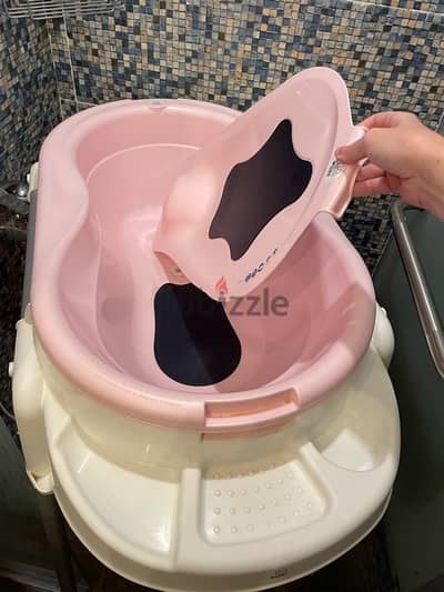 Pink baby bath tub 0+
