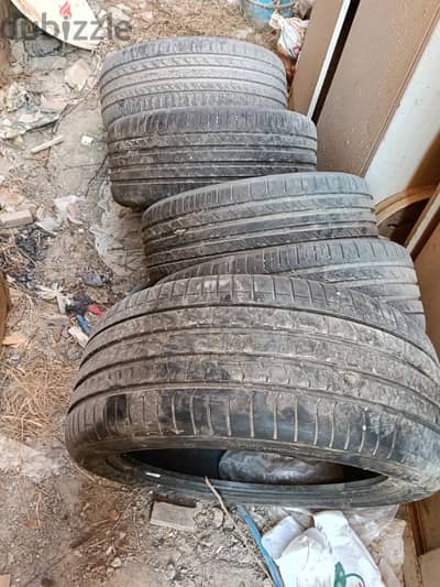 كاوتش بحالة ممتازة  كونتيننتال مقاس 245/40  18
