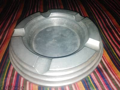 طفاية سجائر دائرية