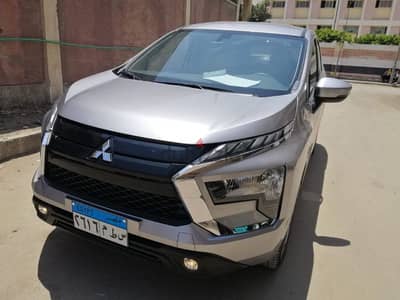 سياره اكسبندر  ٧ راكب ليموزين حديثه للتوصيل بالسائق والرحلات
