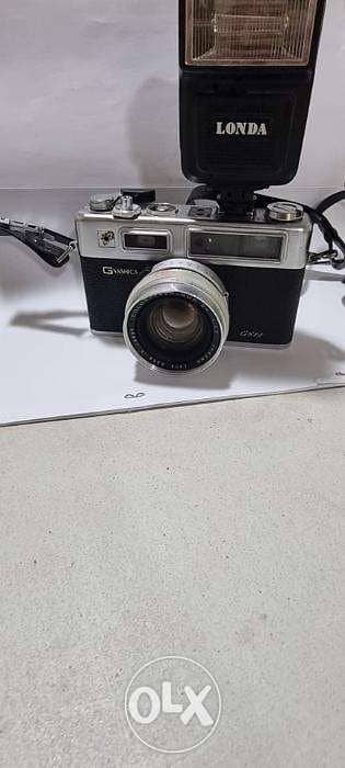 كاميرا YASHICA GSN بحاله ممتازه مع فلاش