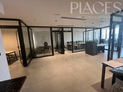 فرصة مميزة لمقر شركتك مكتب إداري للإيجار في موقع استراتيجي Hyde Park تشطيب كامل جاهز للعمل فورًا.