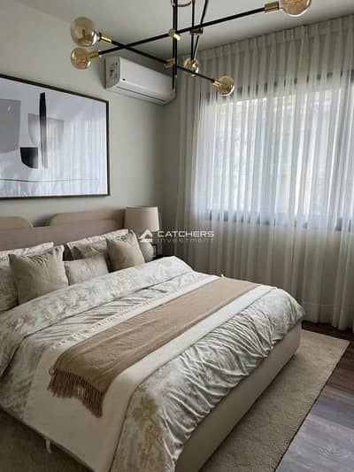 Apartment (3 rooms) for sale in installments over 10 years, ready for viewing, on the Suez Road, New Cairo, in Creek Town Compound