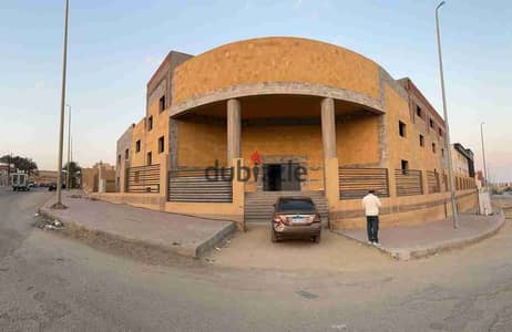 مصنع للبيع التجمع الخامس الالف مصنع مساحه الأرض 2500متر  نشاط مصنع غذائى ناصيه داخله صريحه من الشارع الرئيسي  مبنى بدروم وارضى واول وتانى  البدروم والارضى متشطب والمتكرر على الطوب الأحمر داخلى  رخصه وسجل صناعى  مطلوب ١٢٥مليون
