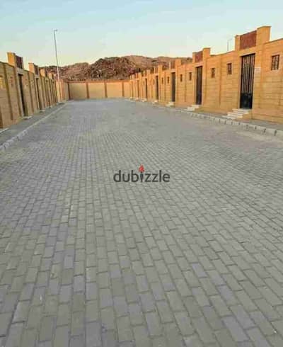 مقبره للبيع في مقابر مدينة نصر محور المشير مرخصه من القوات المسلحه   بيتم تنازل نقل ملكيه من المالك مباشره مدفن بمساحة  40 متر جاهز علي المفتاح استلام فوري