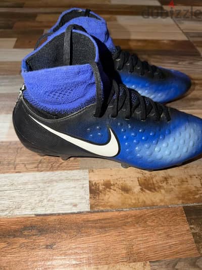 وارد امريكا Nike Majesta مقاس 36 بحاله ممتازه