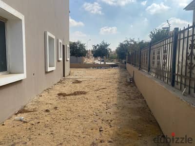 فيلا مستقلة للبيع في كمبوند هايد بارك موقع مميز جدا 525 م + جاردن كبيره 5 غرف نص تشطيب Hyde Park Compound - Fifth Settlement