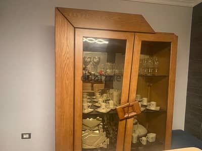 نيش من الخشب الزان و البيتش باين و ارفف من الزجاج و مرايا خلفية نيش من الخشب الزان و البيتش باين و ارفف من الزجاج و مرايا خلفية