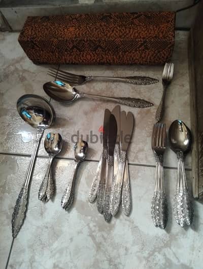 طقم معالق وسكاكين ستانلس ستيل  – 39 قطعة – لم يُستعمل