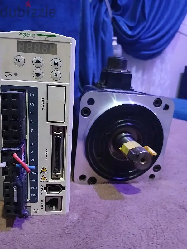 سيرفر شنايدر 1kw