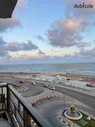 شقه بميامي  عالبحر مباشر فيو رائع للبحر والكورنيش الدور الخامس أسانسير