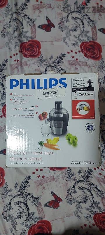 عصارة فواكه وخضروات من مجموعة فيليبس فيفا (Philips Viva Collection).