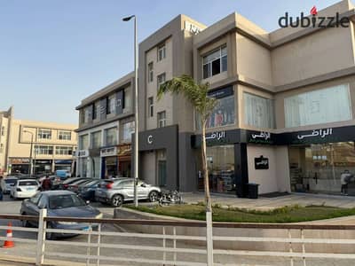 ready to move Front-facing shop for sale in Al Karma 4, Sheikh Zayed, near Beverly Hills
