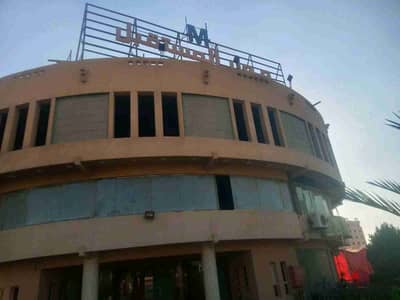 750 square meters for rent in a commercial mall near Al-Hosary Square in October, suitable for all activities: furniture exhibition or educational center or gym or restaurant or hospital
