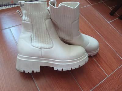 off white size 37 boot