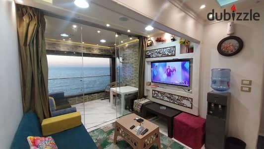  شقة فندقية فاخرة للإيجار – إطلالة بحرية ساحرة في قلب الإسكندرية 