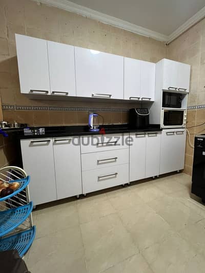 مطبخ 7 قطع بالدولاب بمساحه 2.50 متر