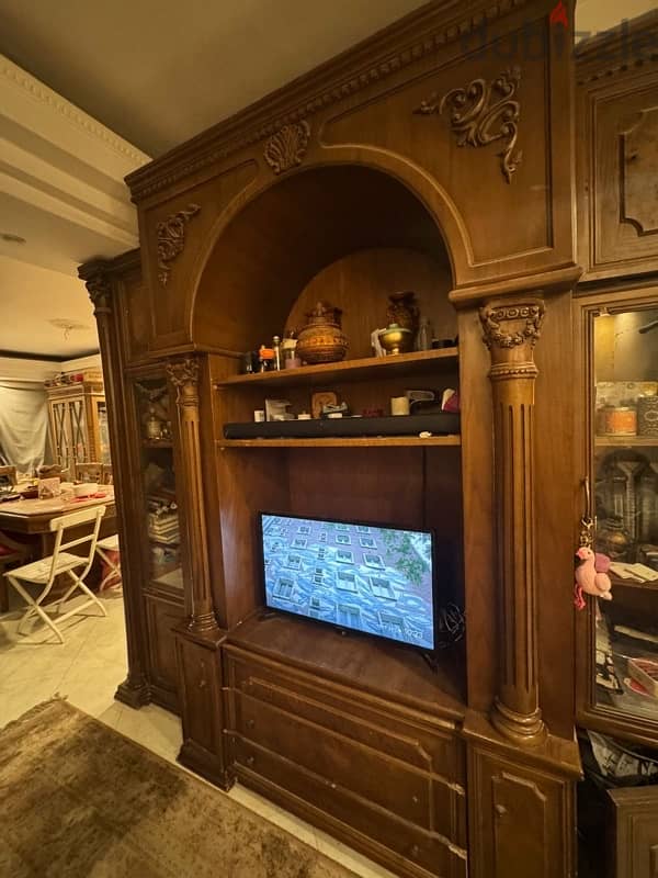 boutiqe anique huge tv unit or storage 1