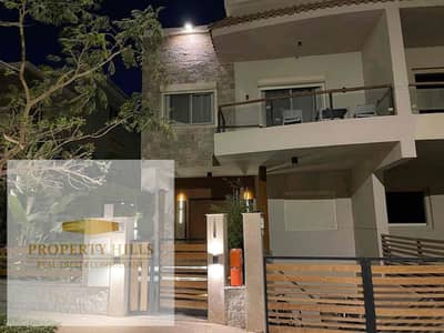 Villa for sale in a compound in Sheikh Zayed with garden and roof 5 rooms